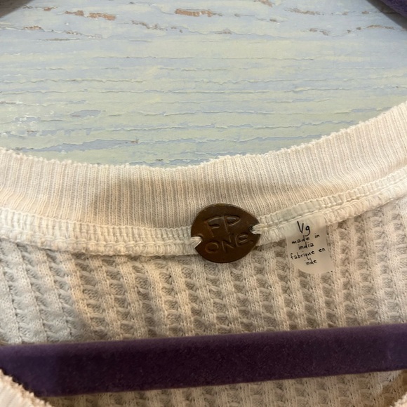 Free People Sweater top - Picture 3 of 3